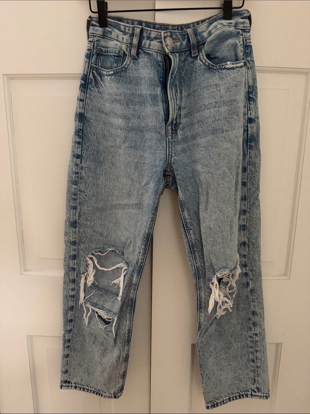 American Eagle Outfitters Light Blue Distressed Relaxed Jeans